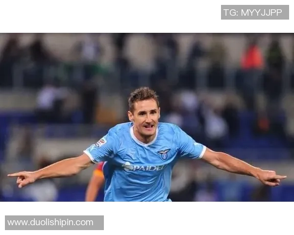 足球明星出道年龄大揭秘 早熟球员与晚成之星的对比分析